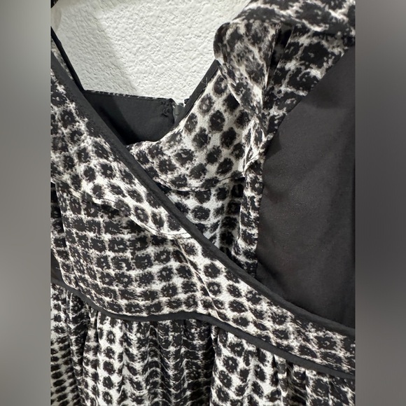 BCBGGeneration Y2K Babydoll Abstract Polka Dot Black Grey Mini Dress Size 0 - Picture 4 of 16